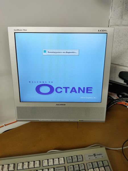sgi_octane_power_on.jpg sgi_octane_power_on.jpg